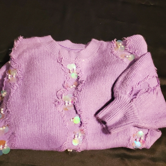 Sweaters - Picture 2 of 4